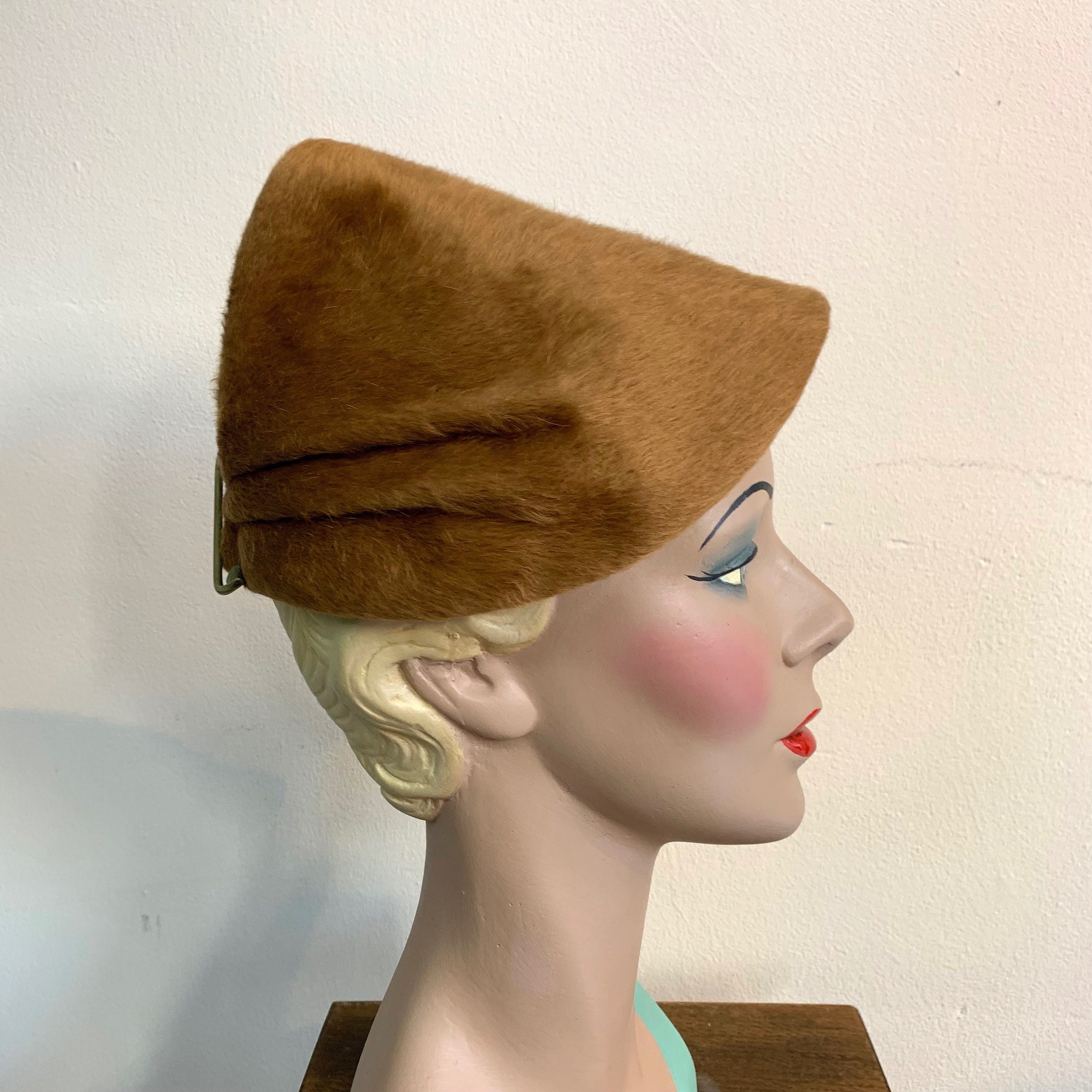 1940s Brown Fur Felt Asymmetric Conical 