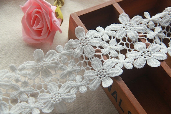 4.5/" White Rose Flower Leaf Scalloped Guipure Trim Floral Venice Lace by Yardage