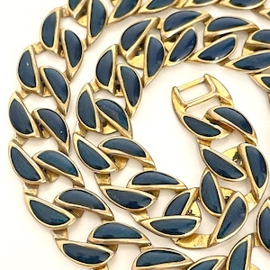 schakelketting blauw emaille goudkleur metaal Franse vintage collier sieraden bladpatroon gelede retro dikke kostuumsieraden jaren 80