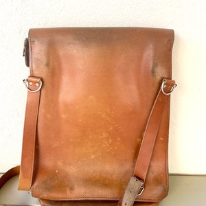 brown leather messenger bag case satchel sac bandoulière cuir distressed shoulder crossbody bag document case French vintage A4 vertical