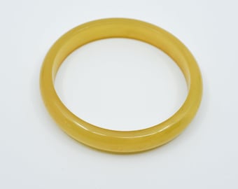 bakelite bangle yellow lightly swirled vintage early plastic tested one size large midcentury collectible jewellery French modern 1960s