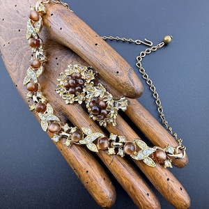 50s Abend Glam Schmuck Set Kette Ohrclips Ohrring Ohrring poliert goldfarbenes Metall moonglow Cabochons Strass verstellbar verdi gris selten
