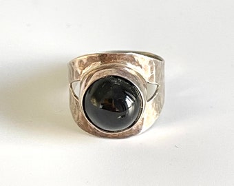 signet ring 70s French vintage hammered silver 925 hallmark silver black onyx style cabochon adult size no 8 U 58 US 8,5 UK R handcrafted