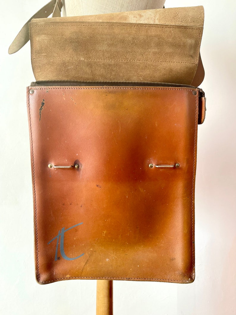brown leather messenger bag case satchel sac bandoulière cuir distressed shoulder crossbody bag document case French vintage A4 vertical
