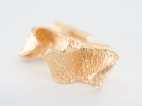 Cufflinks textured goldtone in an abstract design. 1970/'s