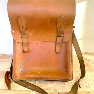 brown leather messenger bag case satchel sac bandoulière cuir distressed shoulder crossbody bag document case French vintage A4 vertical