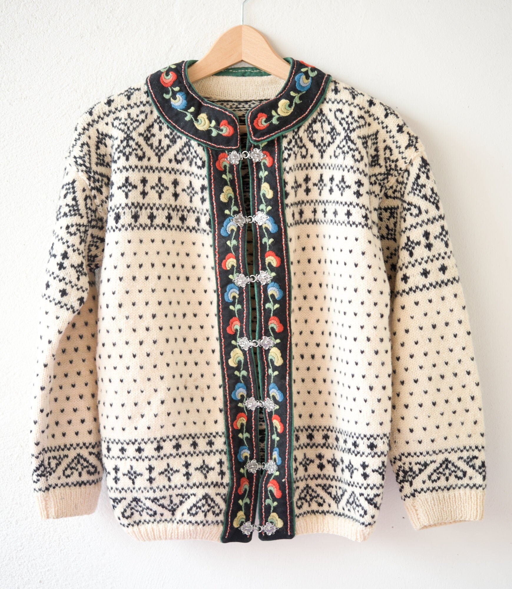Scandi vintage laine Fair Isle style pull jacquard ruban garniture broderie a la main creme hiver cardigan en tricot veste col ras du cou rare OOAK Etsy France