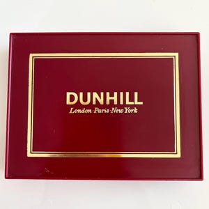 Dunhill Spielkarten Englisch Vintage zwei Packungen boxed versiegelt new old stock Sammlerstück Werbe Erinnerungsstücke burgund rot gold 1980er Jahre NOS