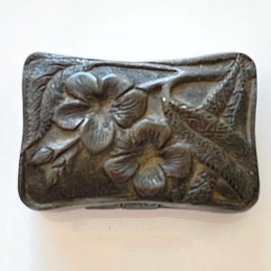 pewter jewellery box French art nouveau floral decor small object ring organisation petit coffre collectible antique étain stamps 20s rare