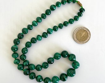 malachite necklace vintage graduated 47 bead midcentury genuine natural gemstone protection jewellery small glass spacers brass clasp 81g