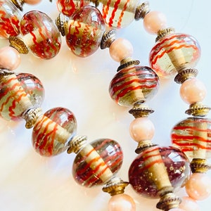 Halskette Rauchglas Perle Rauchrot Wellenlinien Luftblasen Kunstoff Rosa Perle Messing Ton Spacer verstellbar Murano Stil Vintage Schmuck 40s