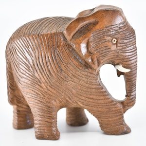 olifant beeldje vintage ornament houtsnijwerk accent klein dier figuur lopende houding slagtanden verzamelobject dierenserie voor weergave 8 cm 3&quot; 70 g