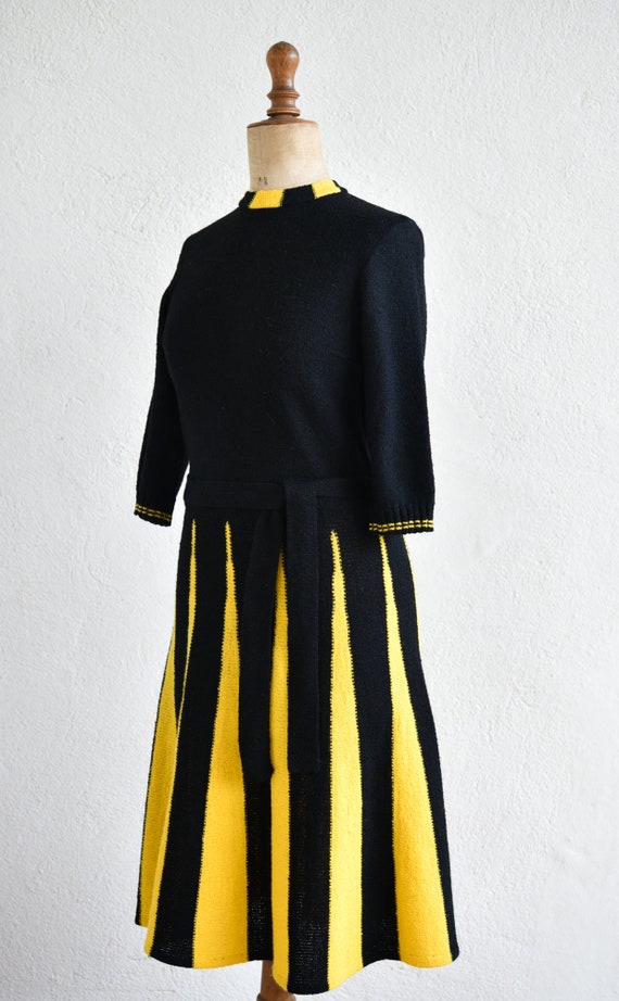 60s swing dress French vintage black yellow fit f… - image 3