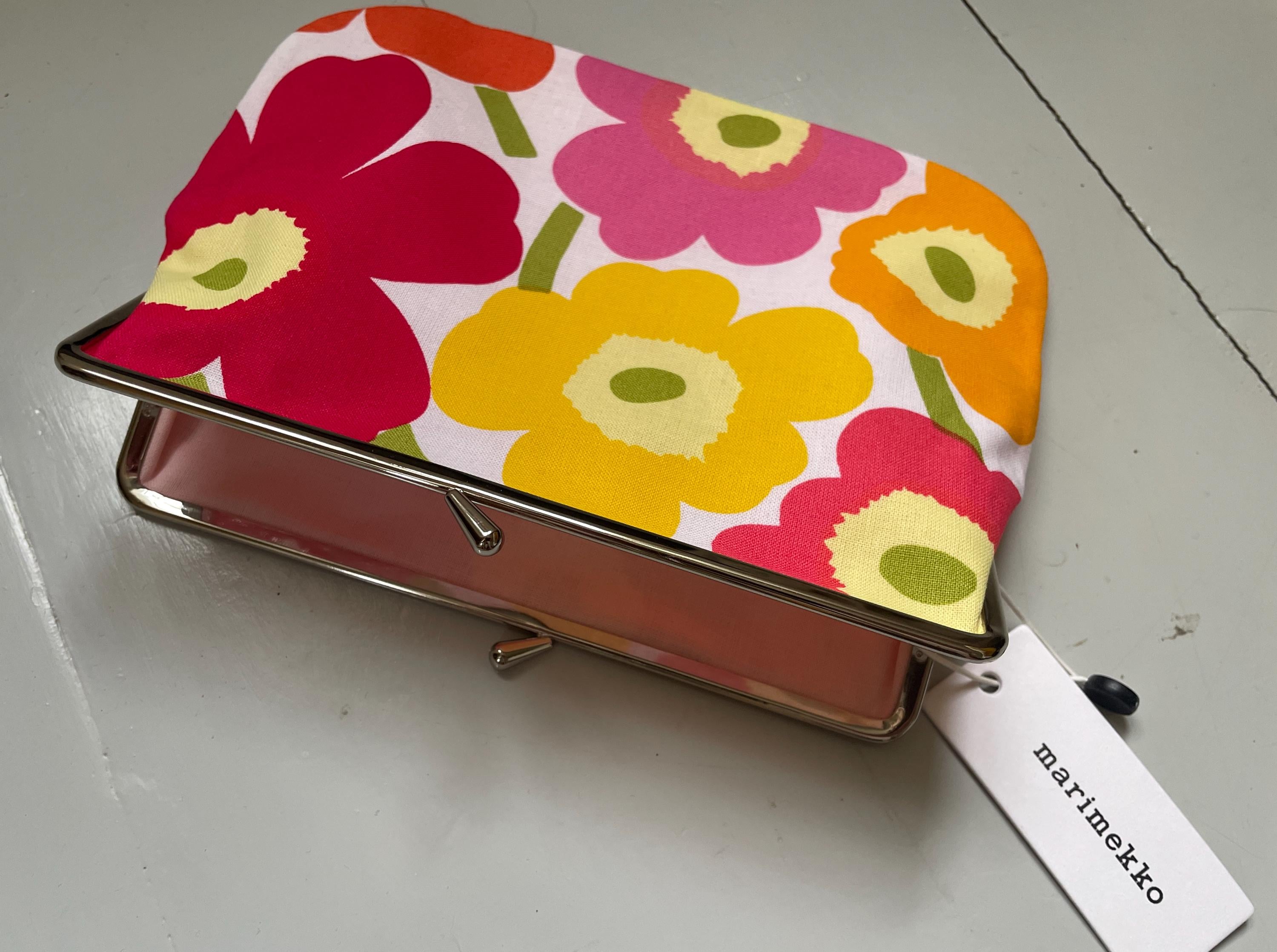 marimekko. コンパクト財布　黄色　新品未使用　タグ付き マリメッコ ミニ ウニッコ 財布、オレンジ イエロー オレンジ - Etsy 日本