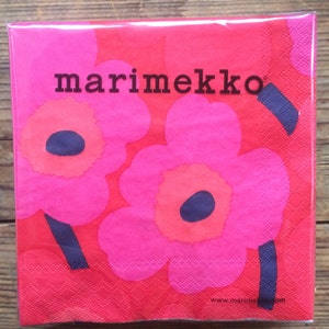 Tovaglioli di carta Unikko rosso Marimekko per mangiare e disaccoppiare, 20 fogli di tovaglioli a 3 strati, Finlandia