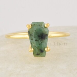 Emerald Ring, Coffin Ring, 5x10mm Gemstone Ring, Handmade Sterling Silver Ring, Simple Emerald Ring, Green Ring in Yellow Gold, Ring For Her