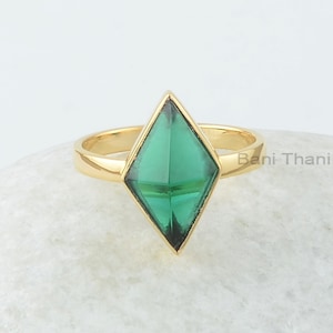 Emerald Quartz Ring, Emerald Quartz 10x16 mm Pyramid Gemstone Ring, Green Emerald Silver Gemstone Bezel Ring, 18k Gold Plated Ring