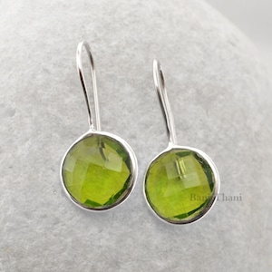 Pendientes de plata, pendientes con bisel, pendientes con piedras preciosas, pendientes de plata de ley 925 con cuarzo peridoto facetado, pendientes colgantes de 14 mm para ella.