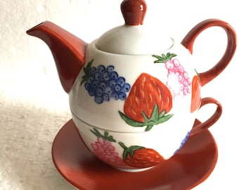 Strawberries selfish teapot