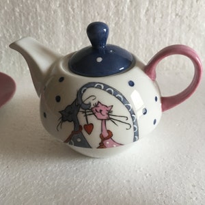 Selfish teapot Cats in love image 3