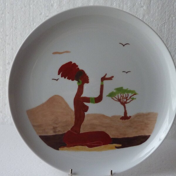 Plat en porcelaine motif africain