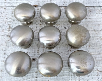 Vintage Knäufe aus gebürstetem Edelstahl - 9er Set