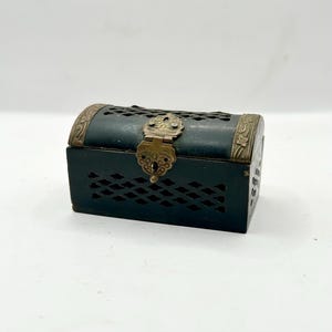 Handmade Wooden Trinket Box: Carved Folk Art, Hinged Lid