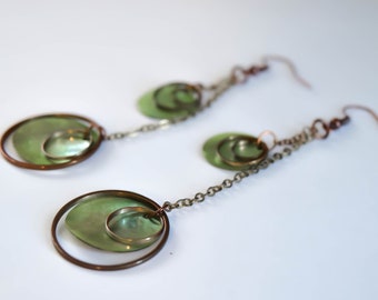 Groene bungelen oorbellen, groene en koperen oorbellen, ronde bungelen oorbellen, bungelen oorbellen vrouwen, handgemaakte ketting oorbellen, koperen sieraden