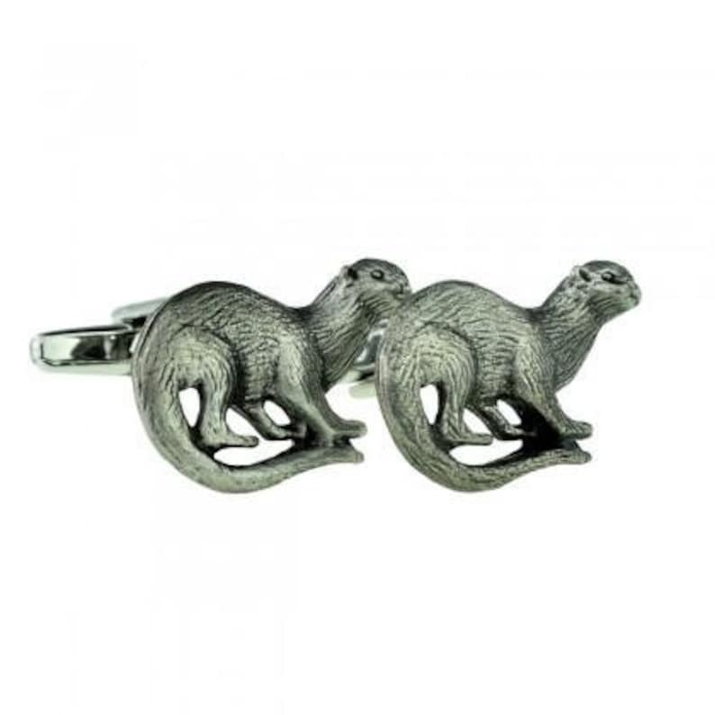 Lovely Quality /"Otter/" Pewter Pin