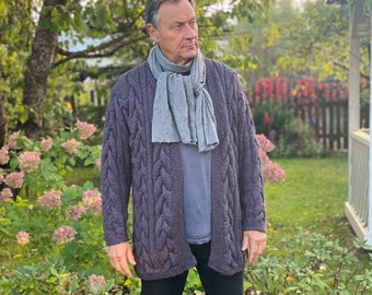 Herren Handgestrickte Alpaka und Merino Mischung Cardigan / Grobstrick Pullover / Grau Lila / Aubergine / Versandgröße XL