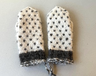 Handspun Dog & Alpaca Wool Mittens: Chunky Knit, Natural Grey/White