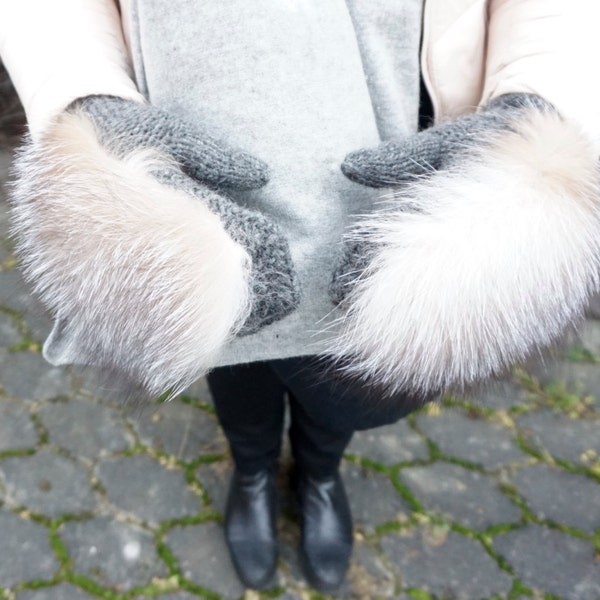 Dark Grey Yak Knit Mittens with Fox Fur Trim / Hand Knit Gloves  /Ready To Ship