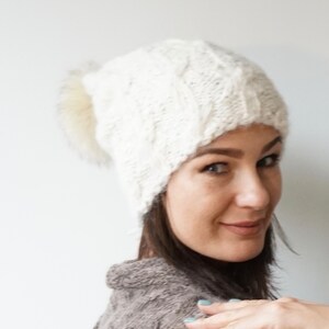 Hand Knit Natural Wool White Soft Alpaca Women Hat / Chunky Slouchy Soft Beanie With Large Fox Fur Pom Pom / Ski Hat image 3