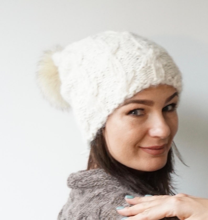 Hand Knit Natural Wool White Soft Alpaca Women Hat / Chunky Slouchy Soft Beanie With Large Fox Fur Pom Pom / Ski Hat image 3