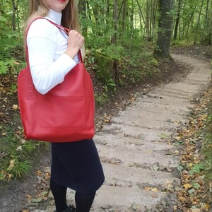 Rote Leder Umhängetasche / Slouchy Hobo Bag / Strukturiertes weiches Kalbsleder / Ungefüttert Bild 7