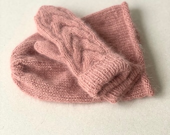 Bonnet et mitaines en fil doux tricoté à la main / Angora de fil premium / Ensemble de mitaines de chapeau / Saumon foncé / Bonnet et mitaines en tricot moelleux / Prêt à expédier