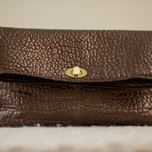 VENTE ! / Pochette en cuir texturé plié / Petit sac en cuir rustique pour femme / Marron