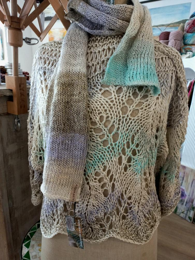 Pull en tricot intarsia à col rond et manches longues floral gris