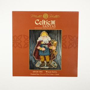Wales Santa Mill Hill Kit, Celtic Santas Serie, Kreuzstich Stickpackung, Perlenset, inkl gelochtem Papier, Garn, Perlen und Nadeln