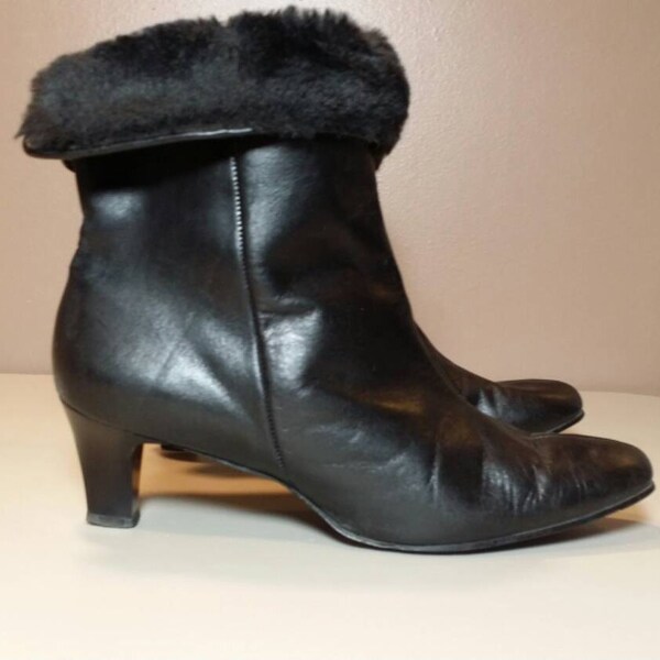 Vintage Boots Black Fur Lined Leather Size 8