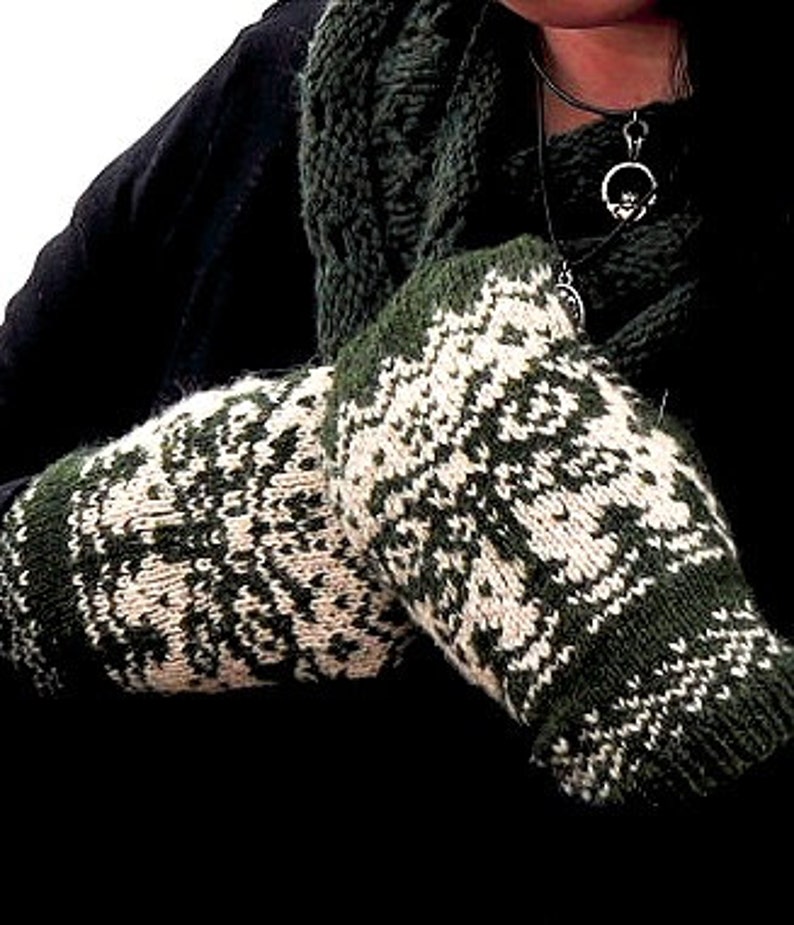 PDF Pattern Antheraea; moth nature MITTEN knitting pattern; digital download