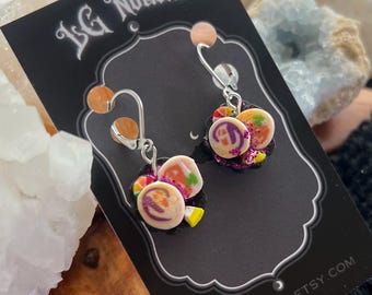 Pendientes clásicos de calabaza fantasma con forma de plato de galletas de Halloween; dulces comestibles; pendientes colgantes de arcilla polimérica y acero inoxidable