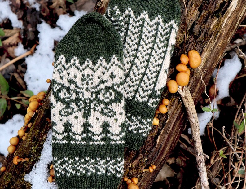 PDF Pattern Antheraea; moth nature MITTEN knitting pattern; digital download