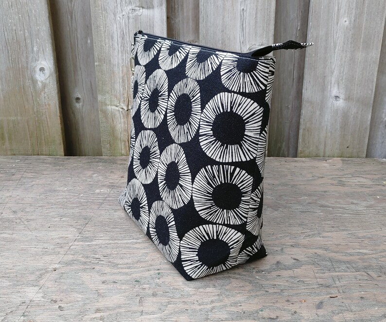 Circles on Black print linen project bag, Shawl size Knitting Bag, Zippered wedge Bag, Crochet Bag, Knitting Tote, Zipper Pouch image 5