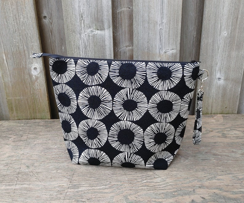 Circles on Black print linen project bag, Shawl size Knitting Bag, Zippered wedge Bag, Crochet Bag, Knitting Tote, Zipper Pouch image 3