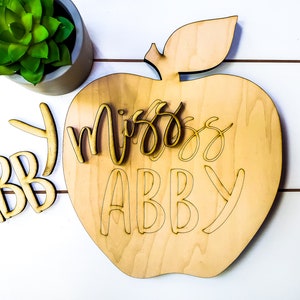 DIY Teacher Gifts | DIY Teacher Apple Sign | DIY Teacher Gifts Thank You | Teacher Appreciation Gift | Teacher Gifts Personalized Sign