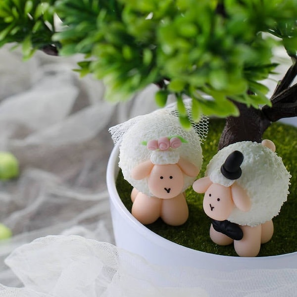 Mouton Bride and Groom Cake Topper en porcelaine froide