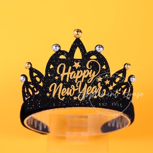 Kroon voor oudejaarsavond, kroon 2025 zwartgouden kroon, happy New Year-tiara, hoofdband ontwerp met hoge hoed, 2025 nieuwjaarsaccessoires voor kinderen en volwassenen