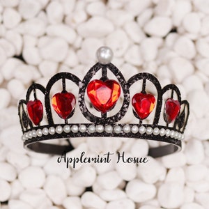 Queen Of Hearts Crown, Queen Of Heart costume Crown, Red heart gold crown, birthday crown, Queen Of Hearts Necklace for adults and kids