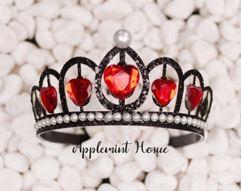Queen Of Hearts Crown, Queen Of Heart costume Crown, Red heart gold crown, birthday crown, Queen Of Hearts Necklace for adults and kids